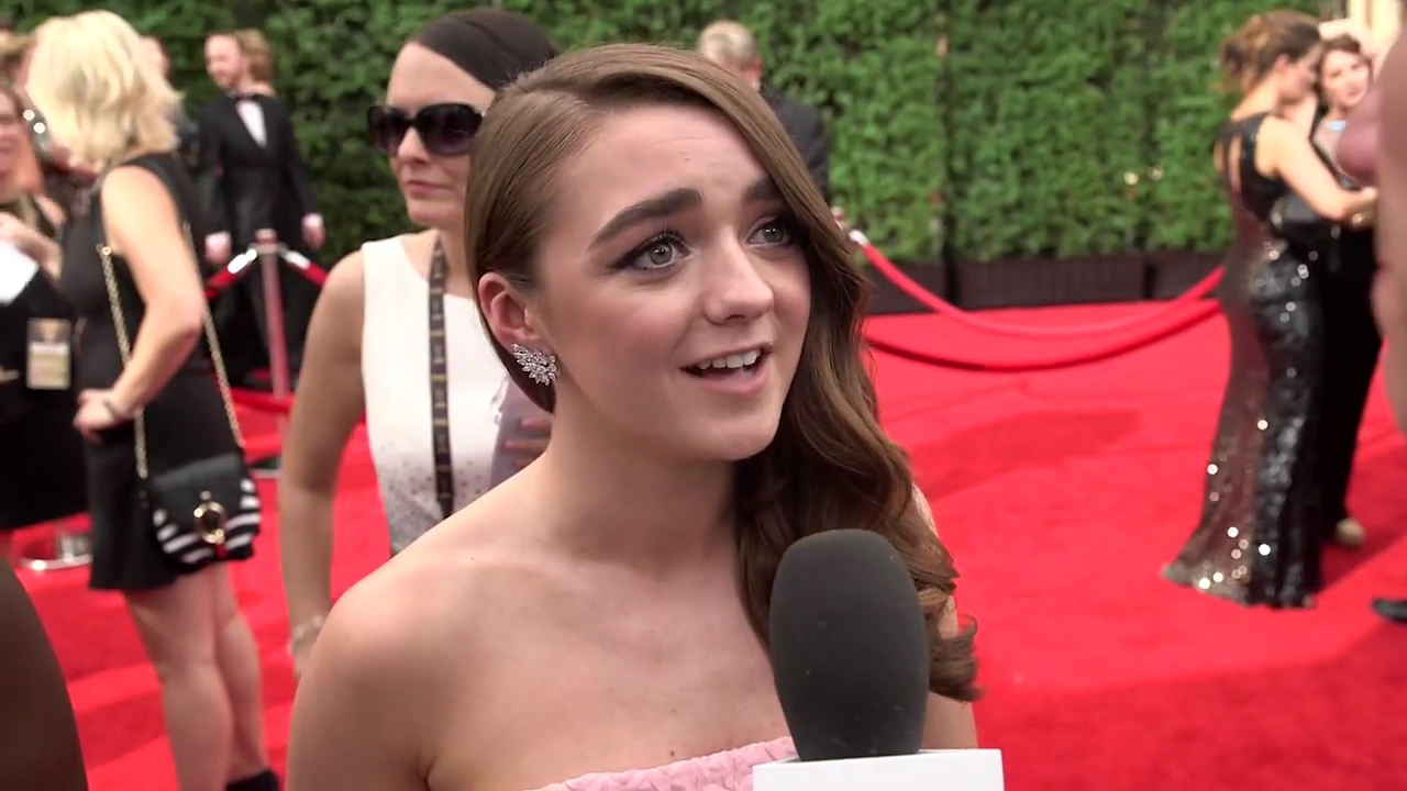 Maisie_Williams_Game_Of_Thrones_Interview_Emmys_2015_0028.jpg