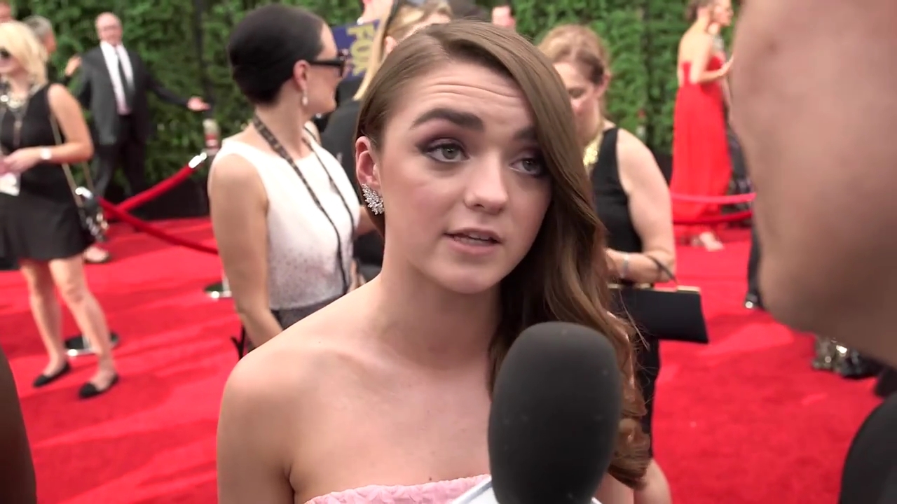 Maisie_Williams_Game_Of_Thrones_Interview_Emmys_2015_0068.jpg