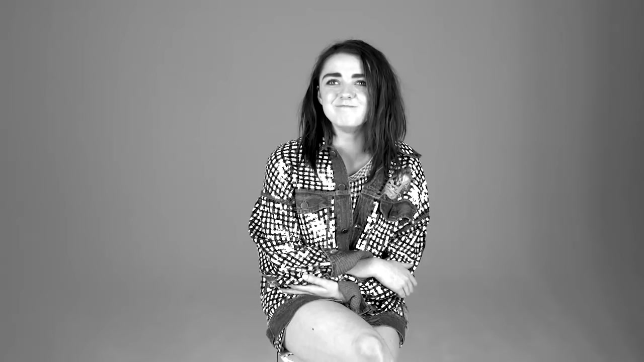 Maisie_Williams_plays__Would_You_Rather__with_GLAMOUR__111.jpg
