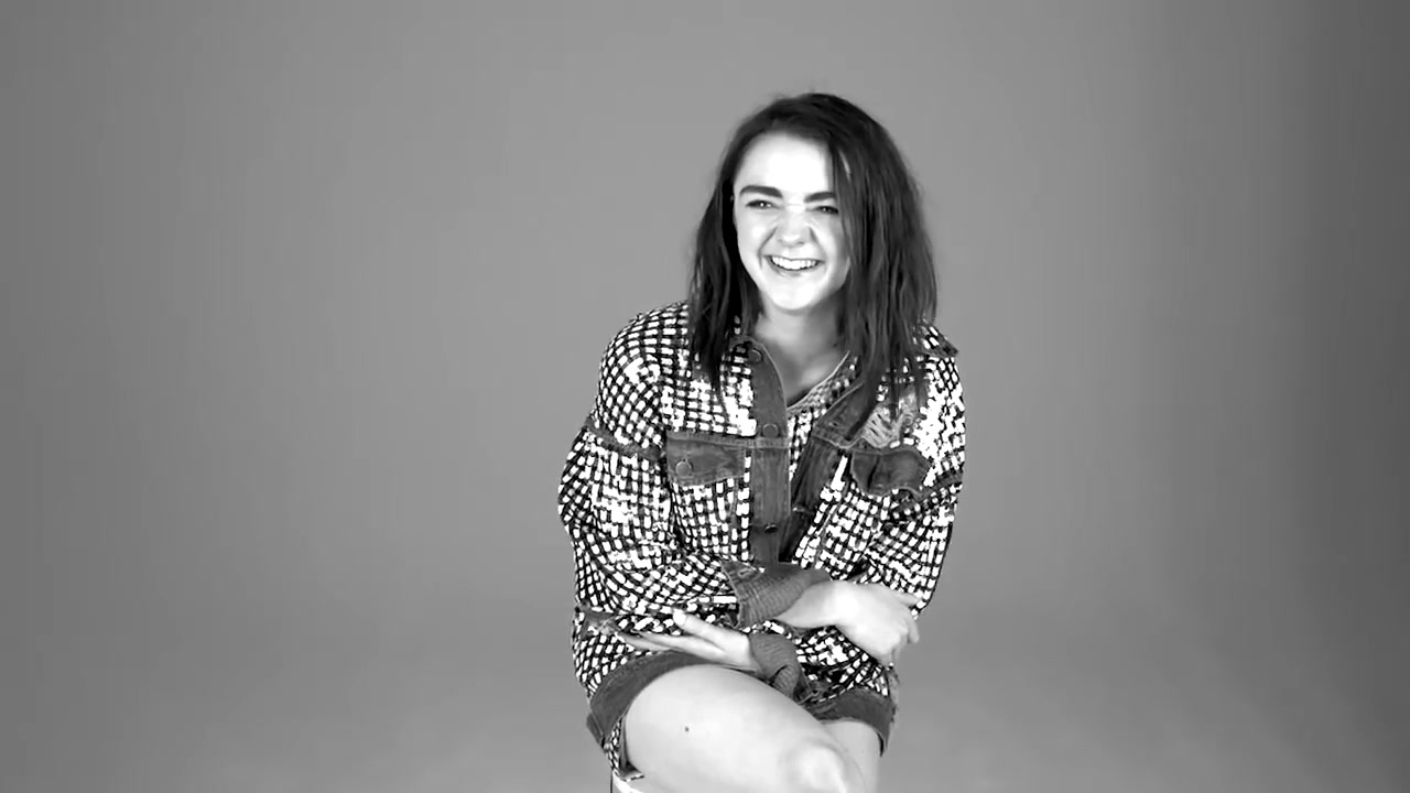 Maisie_Williams_plays__Would_You_Rather__with_GLAMOUR__140.jpg