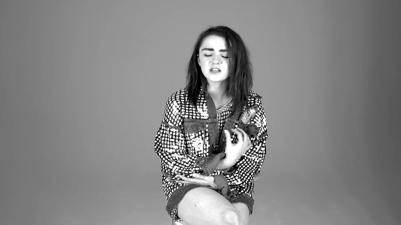 Maisie_Williams_plays__Would_You_Rather__with_GLAMOUR__155.jpg