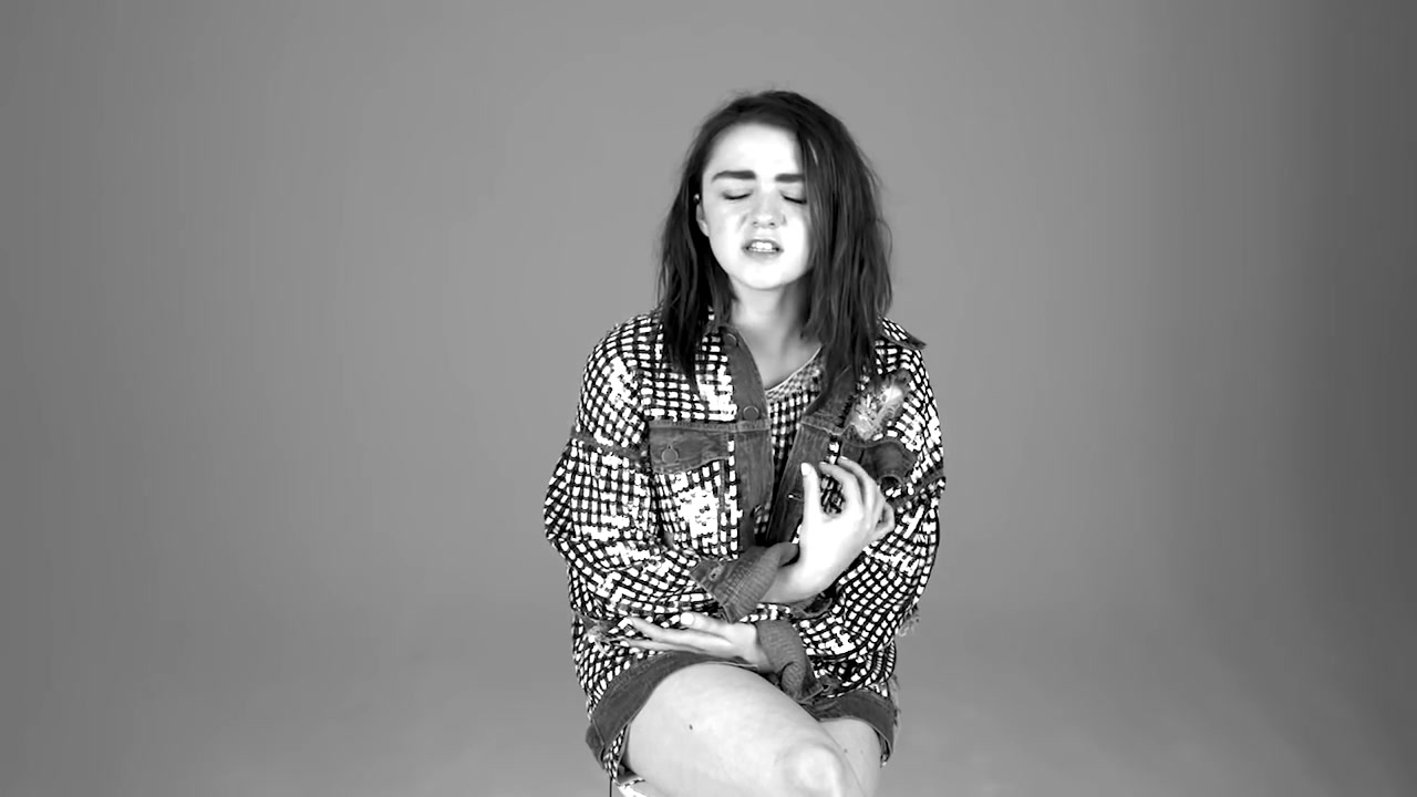 Maisie_Williams_plays__Would_You_Rather__with_GLAMOUR__156.jpg