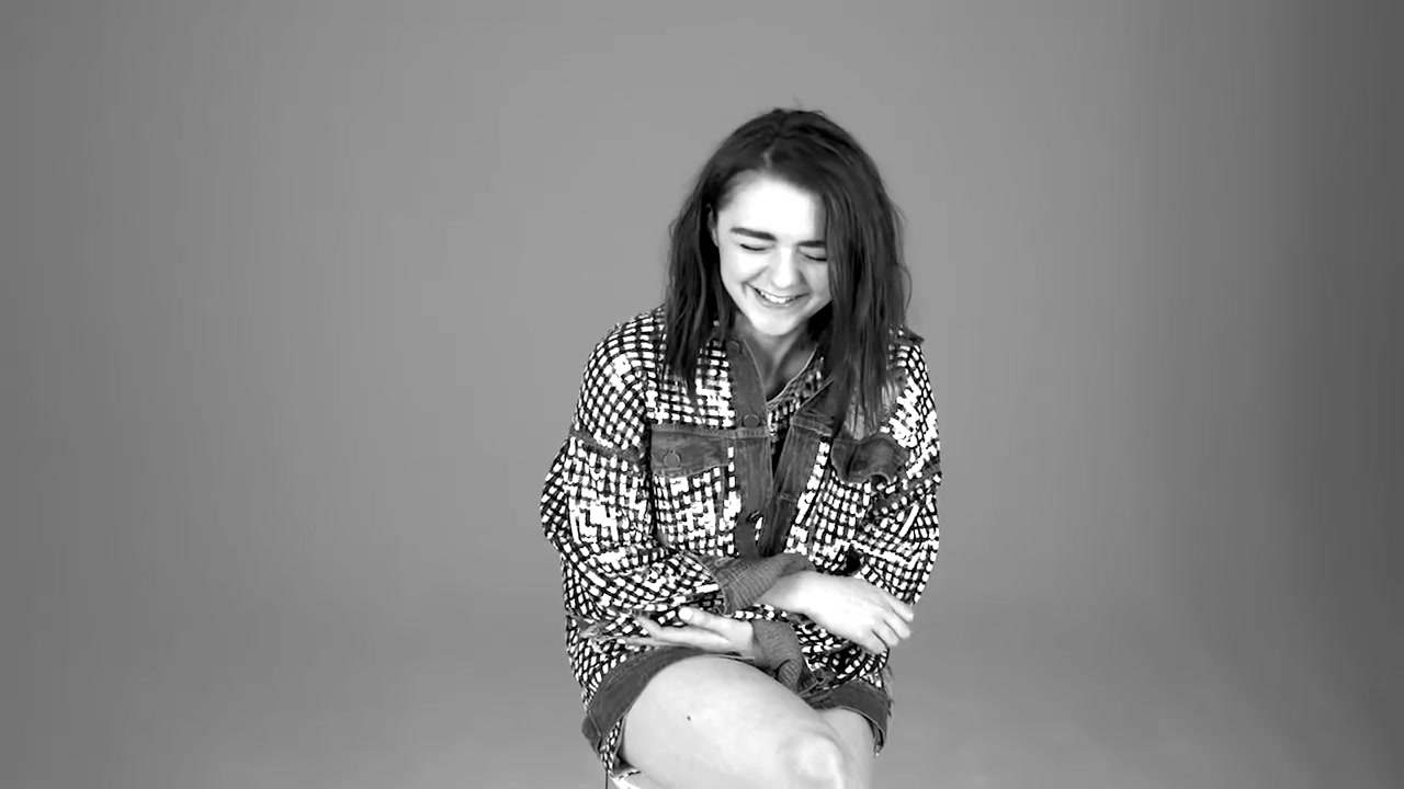 Maisie_Williams_plays__Would_You_Rather__with_GLAMOUR__201.jpg
