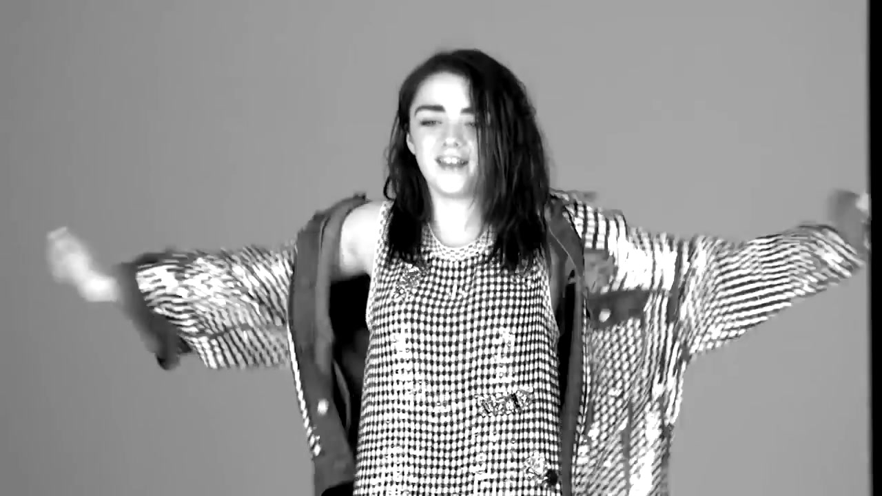 Maisie_Williams_plays__Would_You_Rather__with_GLAMOUR__232.jpg