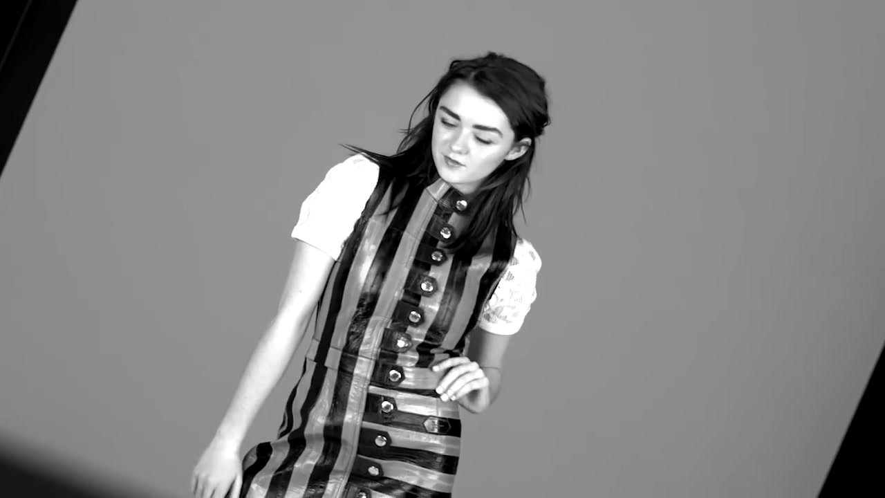 Maisie_Williams_plays__Would_You_Rather__with_GLAMOUR__39.jpg