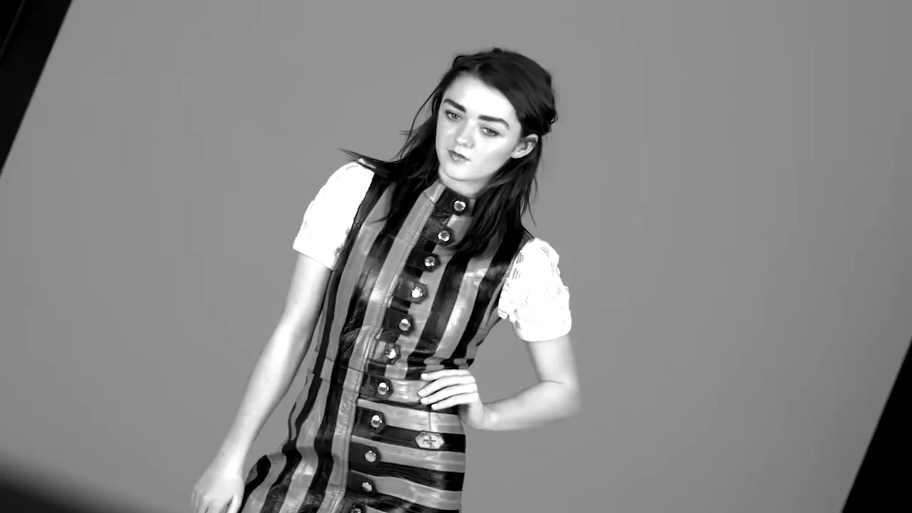 Maisie_Williams_plays__Would_You_Rather__with_GLAMOUR__40.jpg