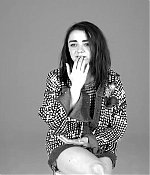Maisie_Williams_plays__Would_You_Rather__with_GLAMOUR__105.jpg