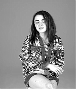 Maisie_Williams_plays__Would_You_Rather__with_GLAMOUR__108.jpg