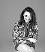 Maisie_Williams_plays__Would_You_Rather__with_GLAMOUR__201.jpg