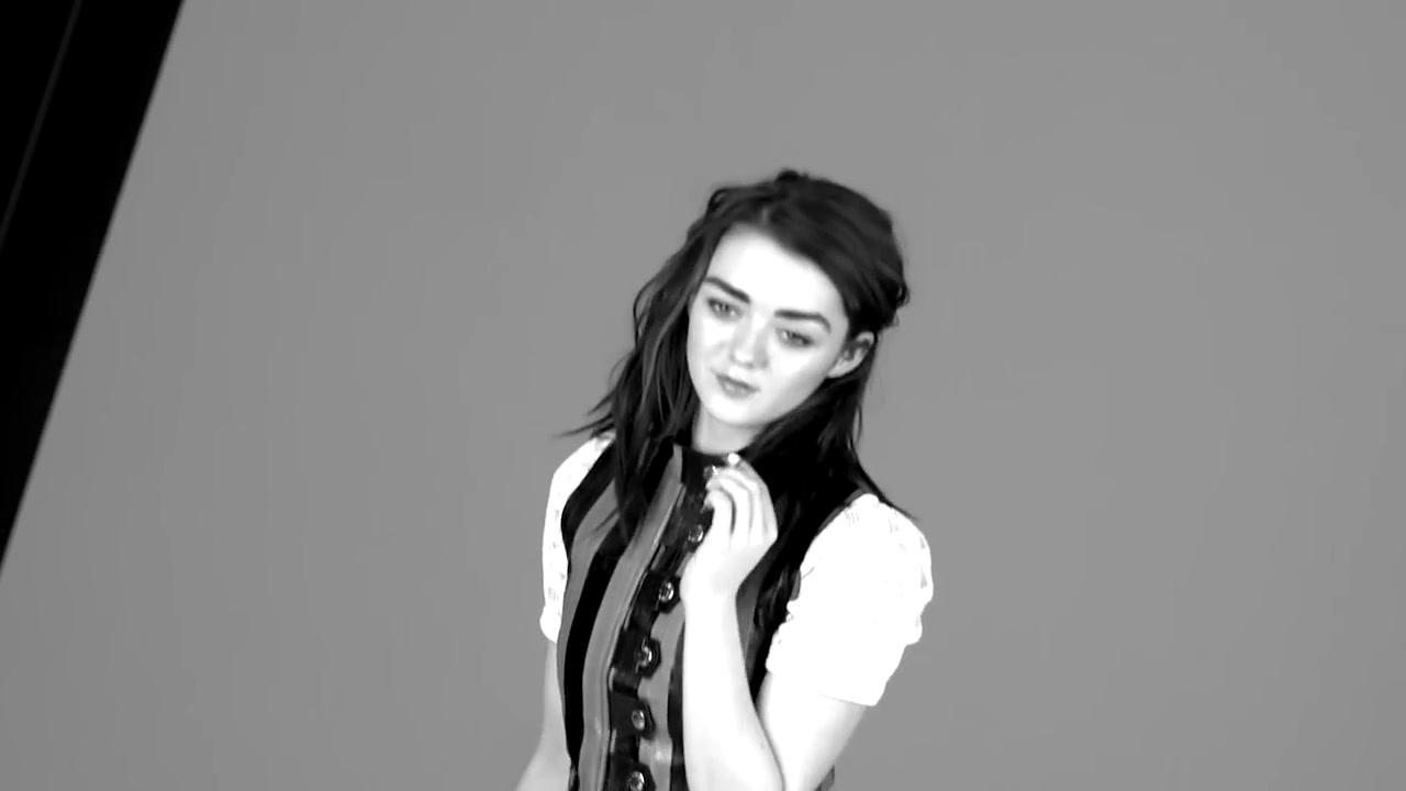 Maisie_Williams_plays__Would_You_Rather__with_GLAMOUR__221.jpg